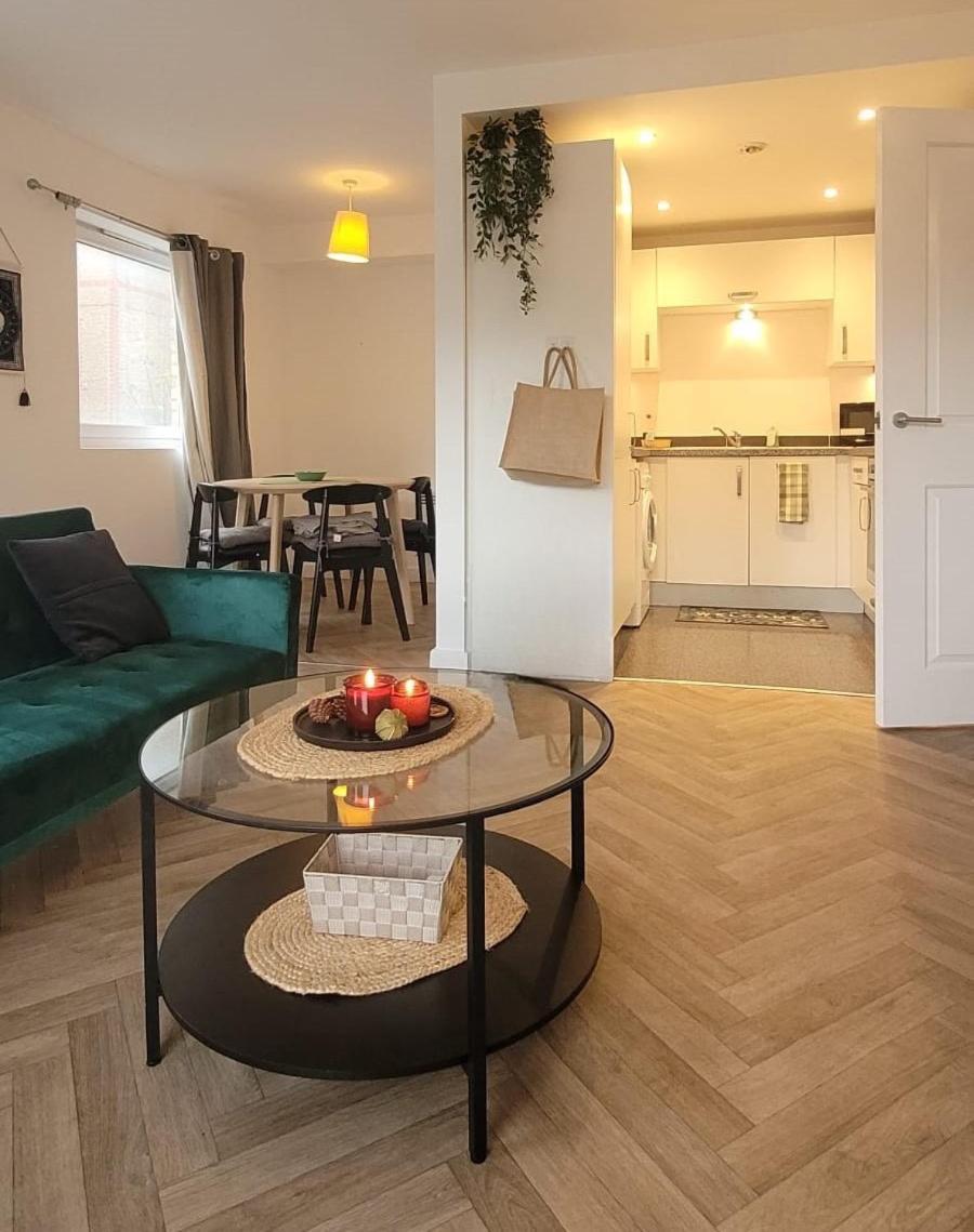 As Apartment Holiday ลอนดอน ภายนอก รูปภาพ